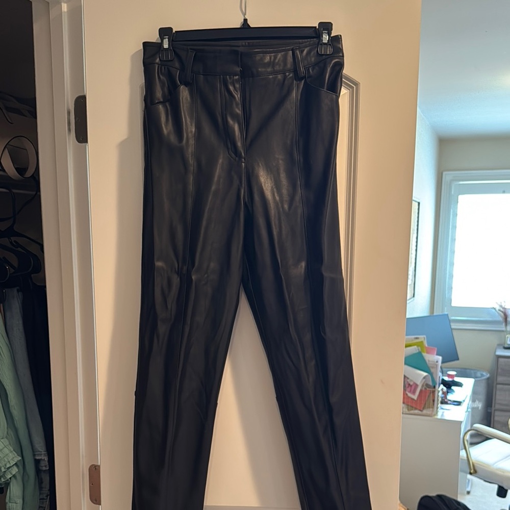 Trendy Boutique Black Ankle Pants